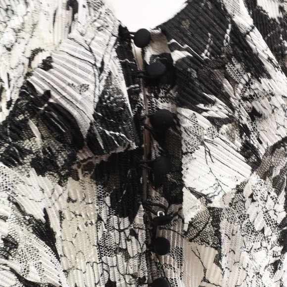 CACHE Sheer Blouse Black & White Floral Print - Picture 15 of 16